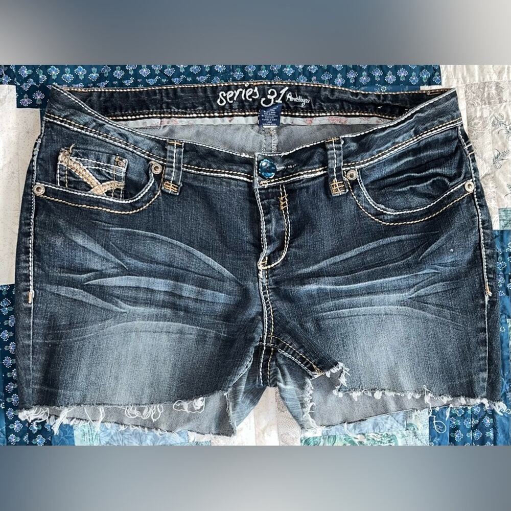 Series 31 Amethyst Jean Cut Off Shorts 17” Waist